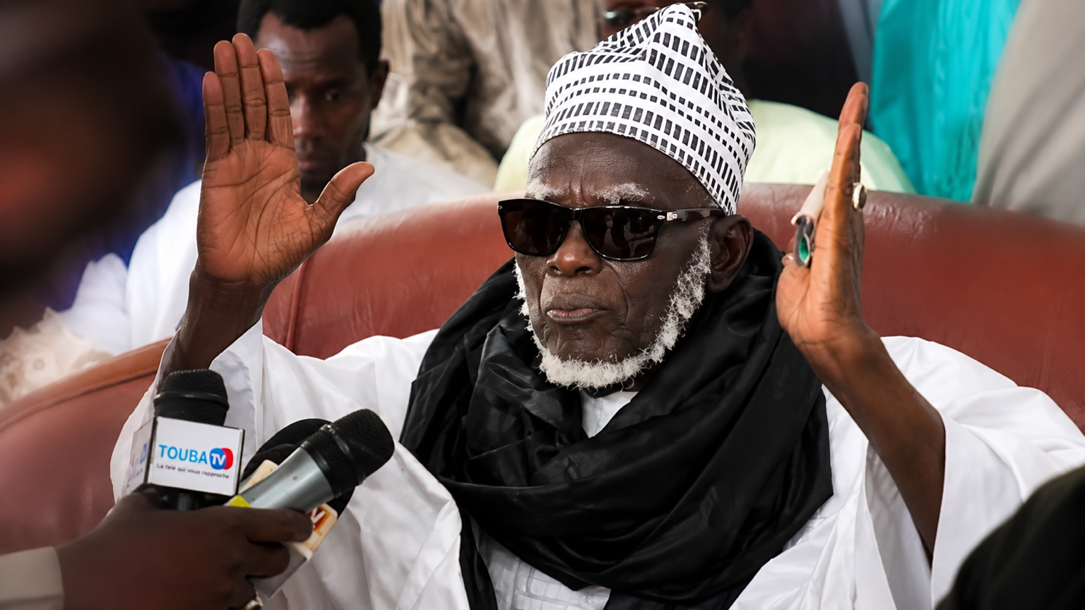 DOUBLE DEUIL : SERIGNE MOUNTAKHA MBACKÉ APPELLE LES FIDÈLES À RESTER CHEZ EUX ET À PRIVILÉGIER LES PRIÈRES
