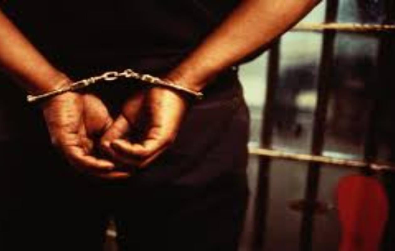 Thiès : un jeune électricien condamné à deux mois de prison pour avoir agressé un septuagénaire dans un bus